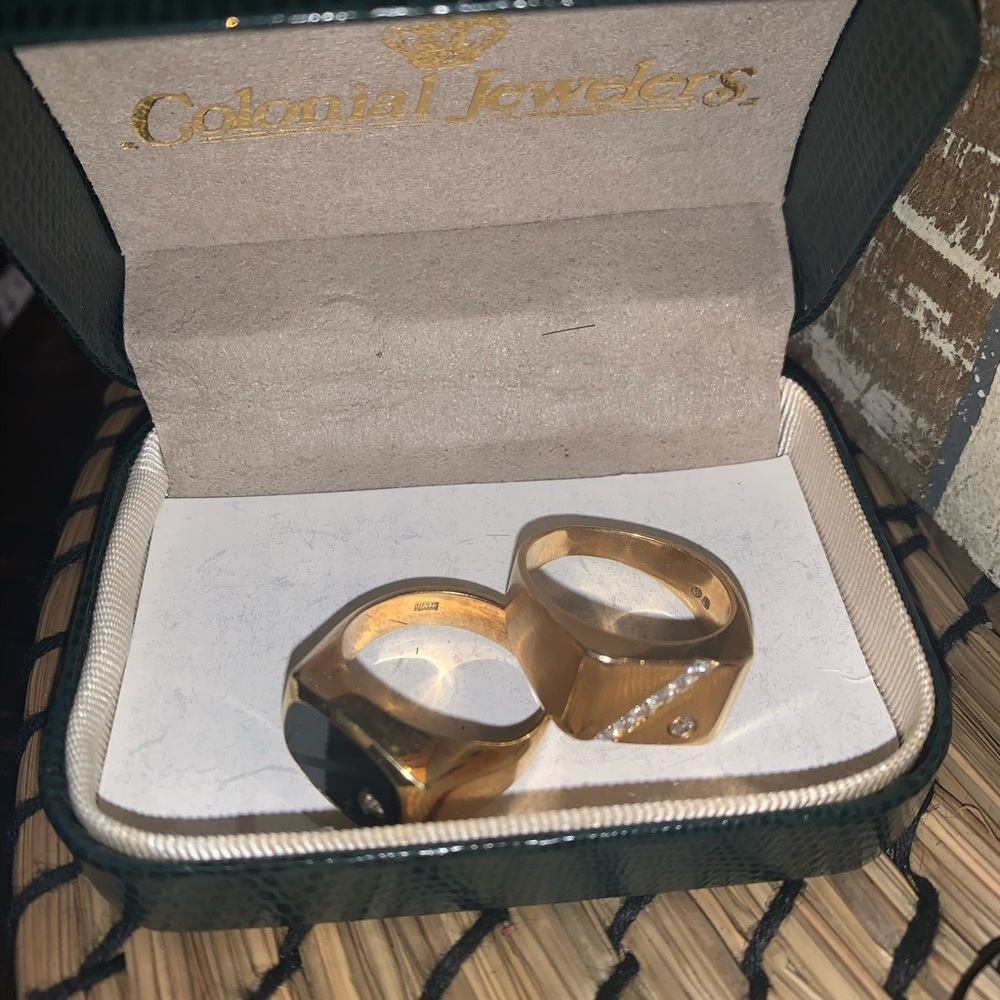 Two Men’s Gold Rings - Picture 5 of 8